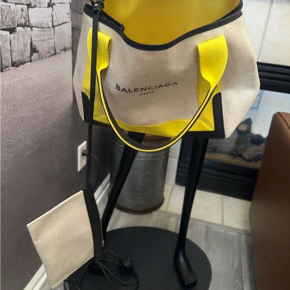 Balenciaga Beige and Yellow Tote - Picture 4 of 16